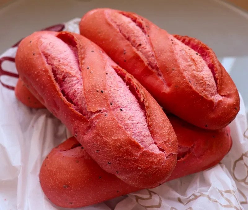 Những ổ bánh mì thanh long đẹp mắt, sáng tạo của ABC Bakery