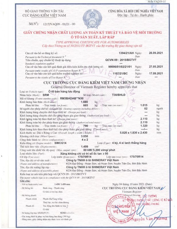 Nội thất xe ô tô bánh mì đang chuẩn bị đồ ăn