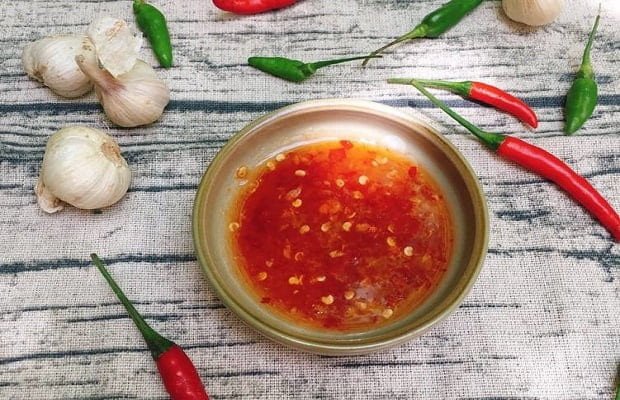 Nước sốt bánh mì chua ngọt cay nhẹ, pha chế theo công thức đặc biệt