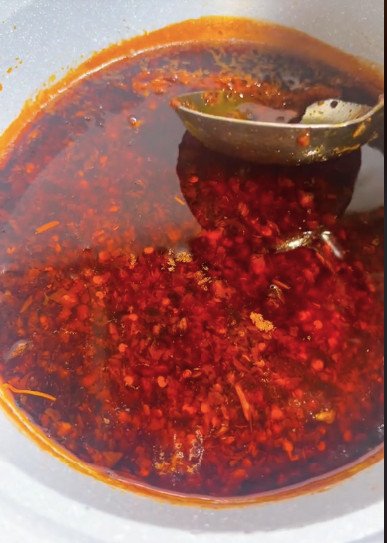 Nước sốt chan bánh mì chả cá Nha Trang thơm ngon