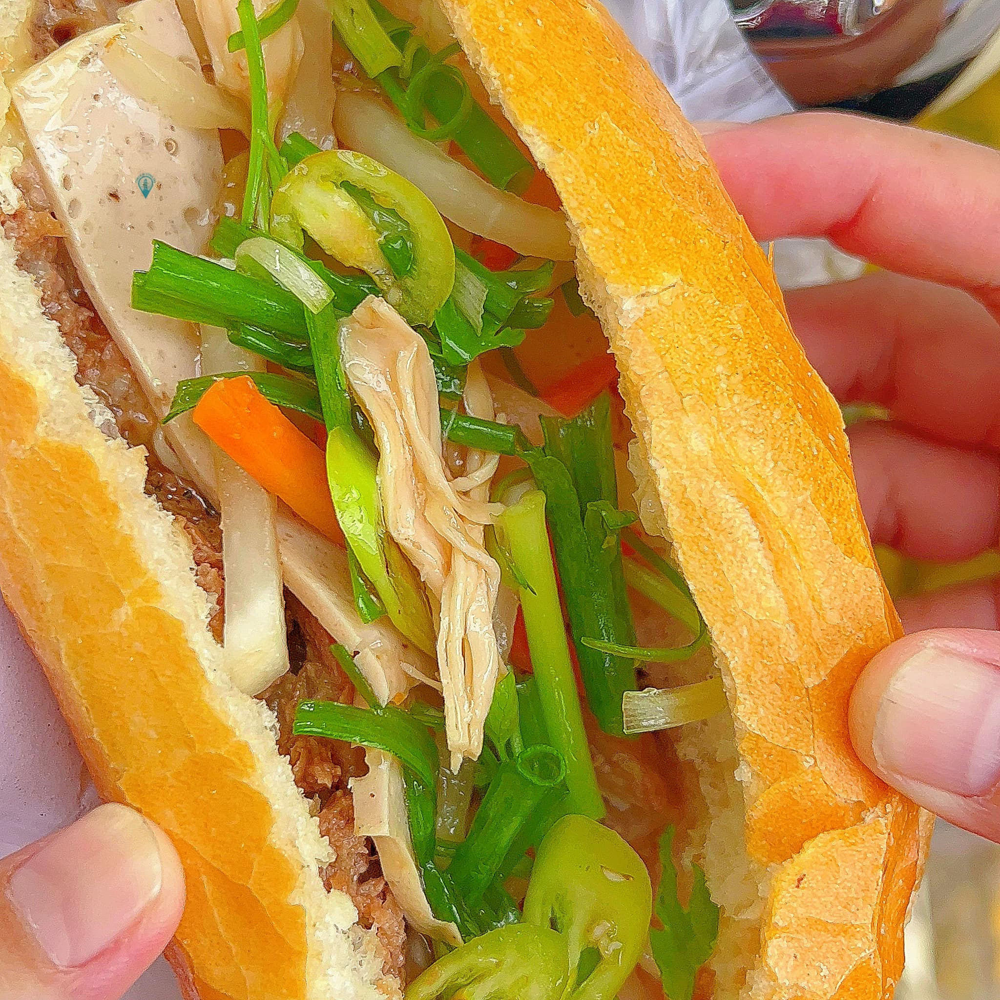 Nước sốt đặc trưng của bánh mì Cô Ba Hàng Dầu