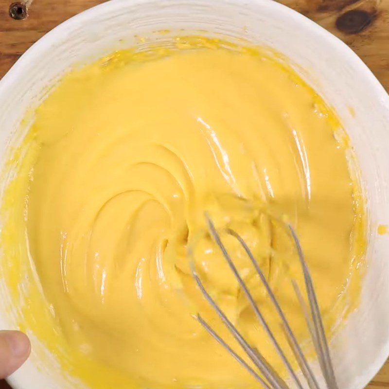 Nước sốt dầu trứng sánh mịn chuẩn bị cho bánh mì bò Campuchia