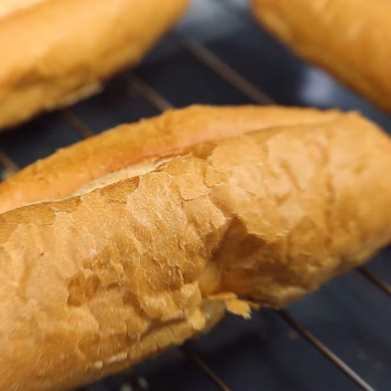 Nướng bánh mì bò phô mai trong lò cho vỏ giòn và nhân nóng chảy