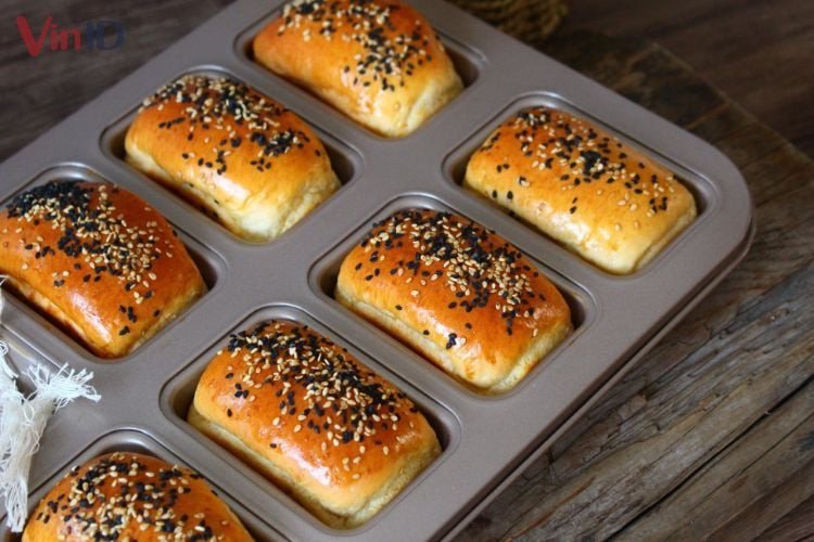 Nướng bánh mì ruốc sốt dầu trứng đã hoàn thành