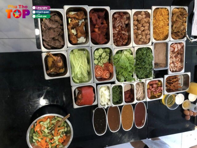 Ổ bánh mì Bà Toa vàng giòn đầy ắp nhân