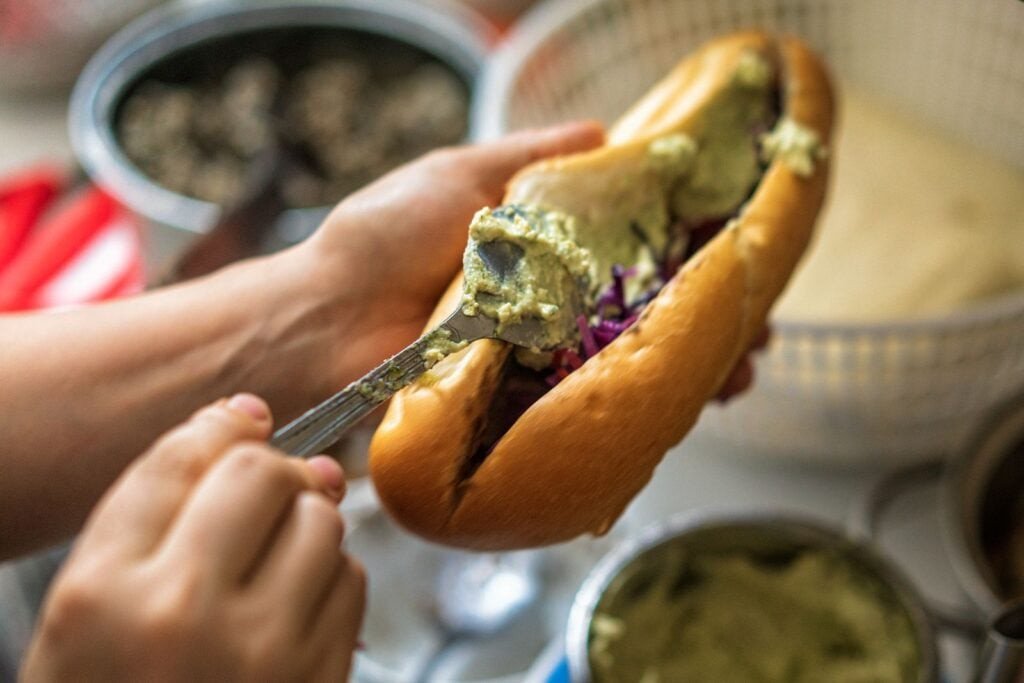 Ổ bánh mì chay thơm ngon, một trong các loại bánh mì đặc biệt dành cho người ăn chay.