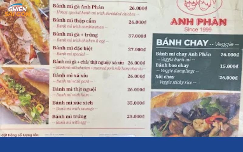 Ổ bánh mì đặc biệt Anh Phán với nhân đầy đặn, vỏ giòn rụm