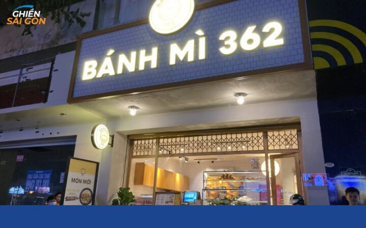 Ổ bánh mì đặc biệt từ lò bánh mì Quận 7 362, đầy đặn nhân