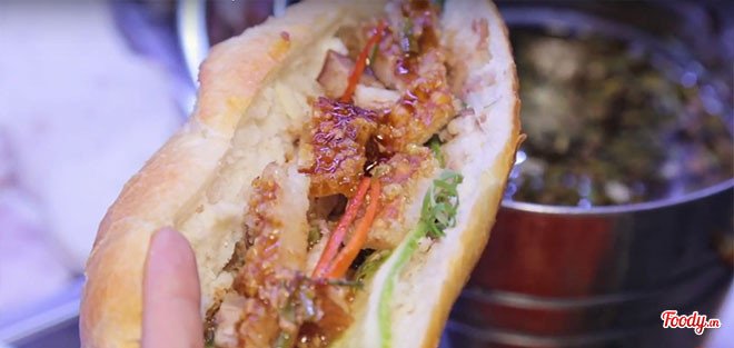Ổ bánh mì giòn rụm, vàng ươm cho món bánh mì vịt quay