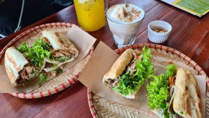 Ổ bánh mì Hà Nội tại Ninh Bình đầy đặn