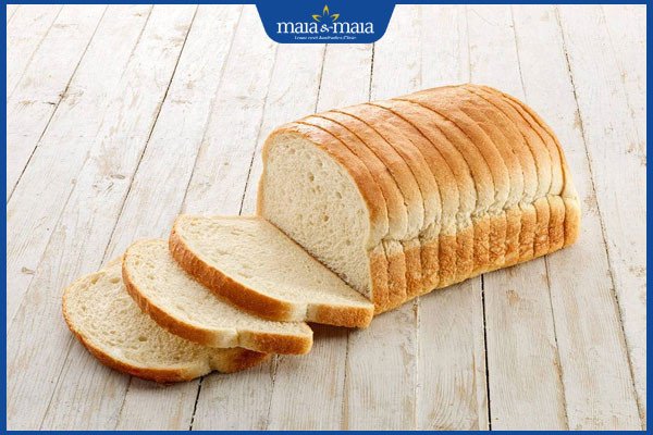 Ổ bánh mì Saigonese giòn rụm, minh họa cho việc bánh mì có phải đồ nếp không