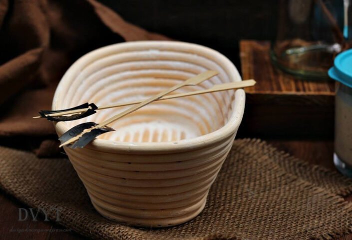 Ổ bánh mì sourdough nướng vàng rụm từ nồi nướng bánh mì chuyên dụng