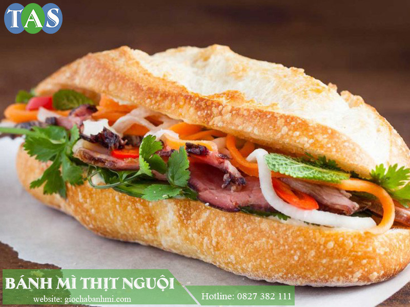 Ổ bánh mì thịt nguội hấp dẫn và chất lượng