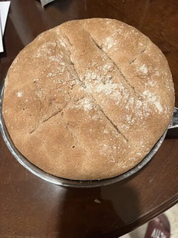 Ổ bánh mì thủ công đặc ruột, vỏ cứng