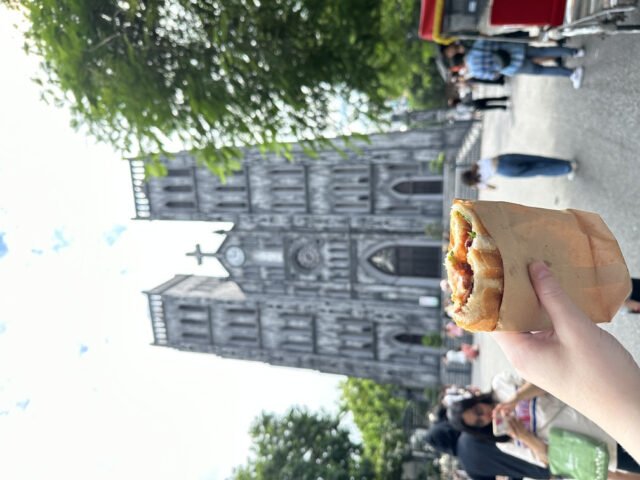 Ổ bánh mì truyền thống Hà Nội đầy ắp nhân