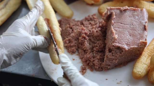 Pate gan heo thơm ngon, béo ngậy dùng trong bánh mì cay Hải Phòng