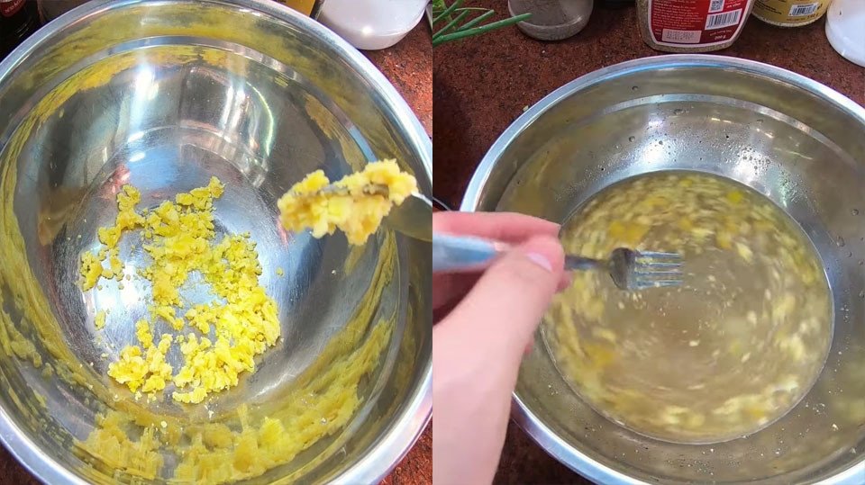 Pha trộn gia vị cùng lòng đỏ trứng cho sốt bánh mì