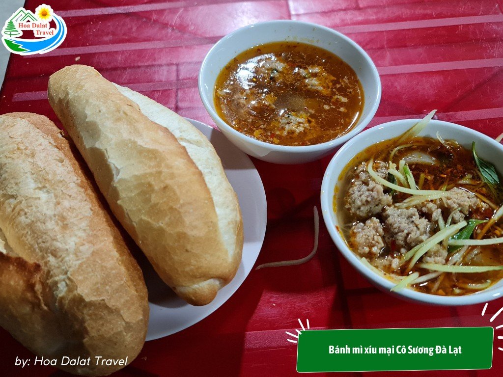 Phần bánh mì xíu mại cho 2 người ăn tại quán Cô Sương thơm ngon, độc đáo