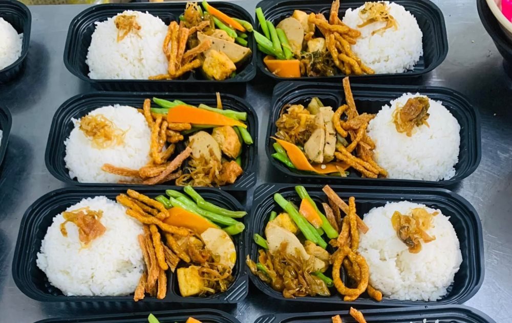 Phúc Quang Chay cung cấp nhiều món chay phù hợp để làm nhân bánh mì chay