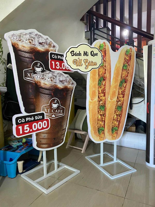 Poster quảng cáo bánh mì chân sắt chắc chắn