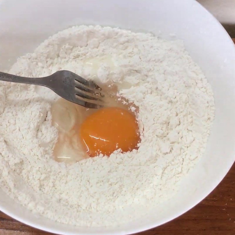 Quá trình trộn bột bánh mì xúc xích đạt chuẩn