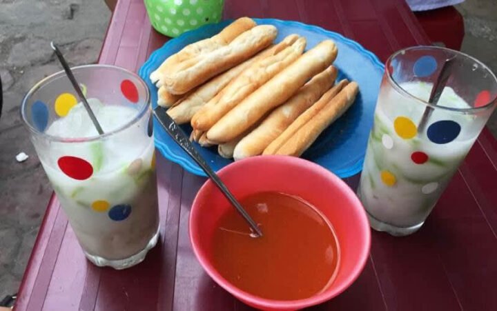 Quán bánh mì cay Đinh Tiên Hoàng Hải Phòng cùng chè thái