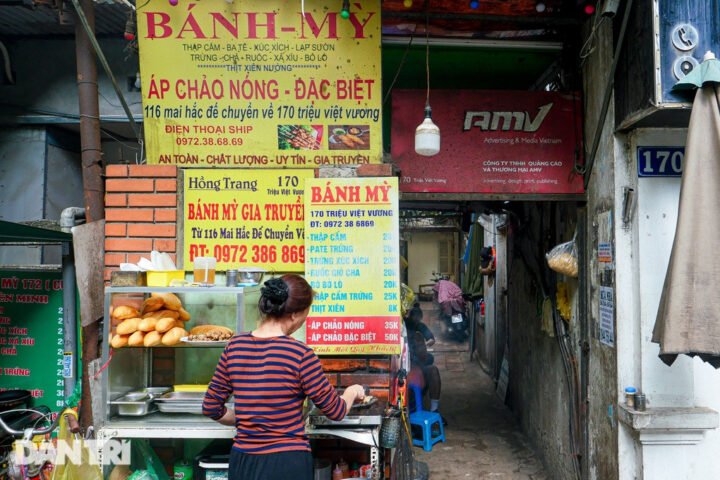 Quán bánh mì chảo Mai Hắc Đế bình dị, lưu giữ hương vị truyền thống Hà Nội.