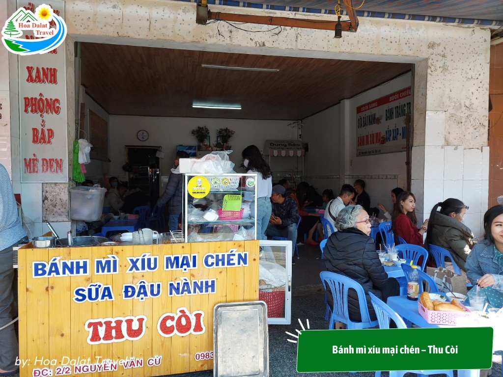 Quán bánh mì xíu mại chén – Thu Còi được trang trí đơn giản nhưng tinh tế