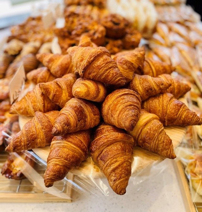 Quầy bánh kem trang trí đẹp mắt và hấp dẫn tại Tous les Jours Quận 7