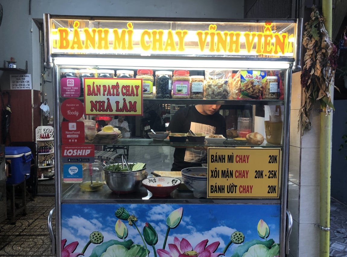 Quầy bánh mì chay Sài Gòn hấp dẫn