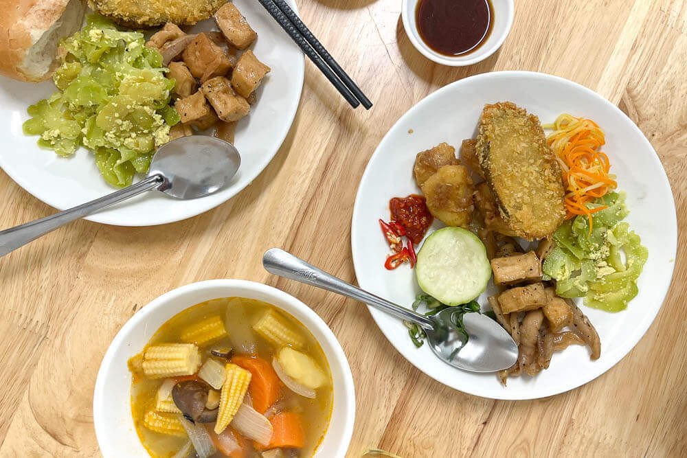 Quầy buffet chay ngon miệng tại Mơ Chay ở Quận 4