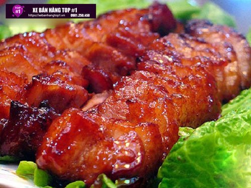 Quy trình khìa thịt ba chỉ với nước dừa tươi, giúp thịt mềm mọng và thấm đượm hương vị tự nhiên.