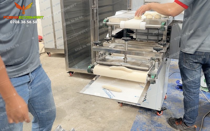 Quy trình vận hành máy se bột bánh mì trong dây chuyền sản xuất
