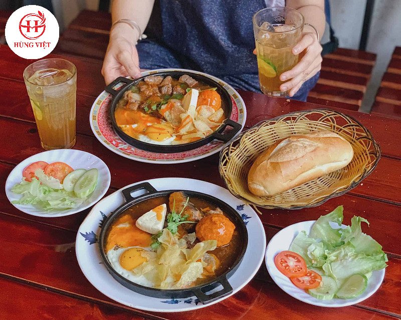 Rau sống ăn kèm bánh mì chảo xíu mại tươi ngon