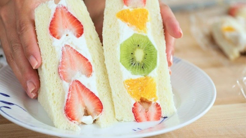 Sandwich sốt kem trái cây đa sắc
