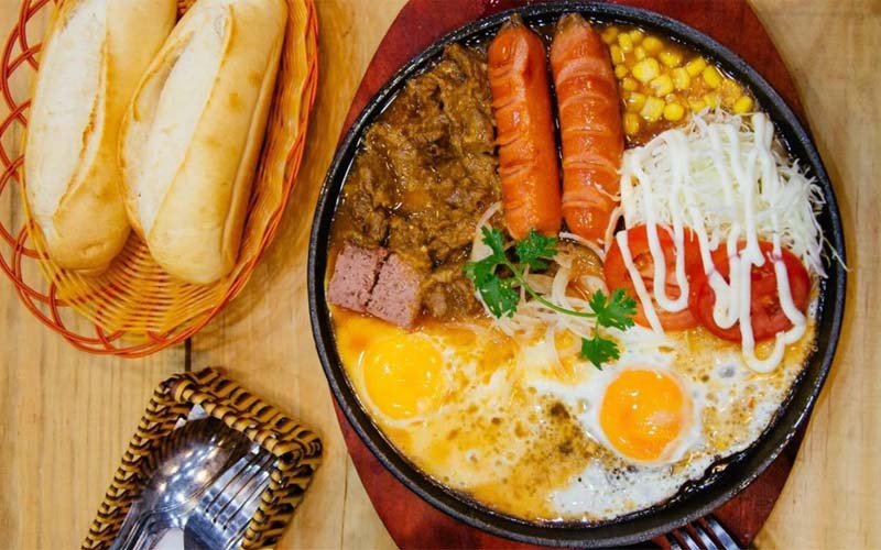 Sốt khoai tây mịn màng, màu sắc hấp dẫn cho chảo bánh mì chảo.