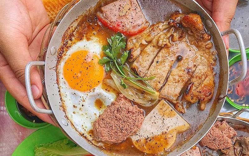 Sốt tiêu đen sánh mịn phù hợp với món bò áp chảo
