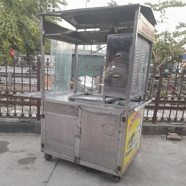 Sử dụng xe bánh mì cũ không đảm bảo vệ sinh, với các vết bẩn và hoen gỉ