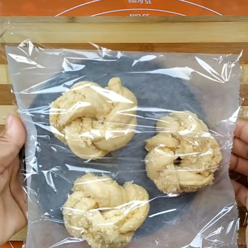 Tạo hình bánh mì dừa nướng đẹp mắt