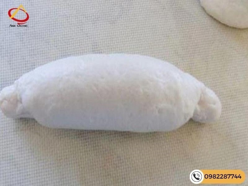 Tạo hình bánh mì sau khi các thành phần đã hòa quyện