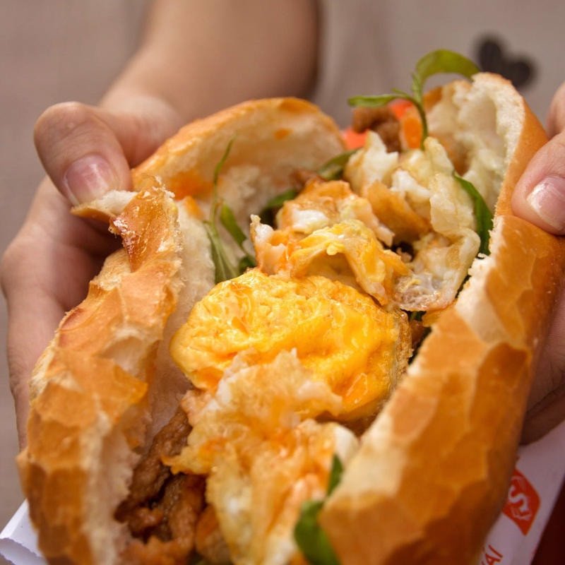 Tập luyện và bánh mì sốt dầu trứng
