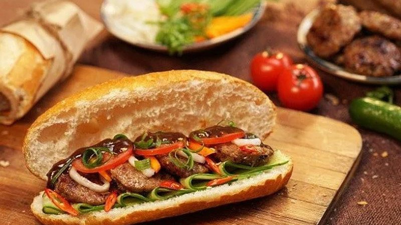 Thành phẩm bánh mì ba tê chuẩn vị
