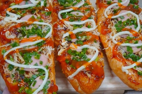 Thành phẩm bánh mì nướng muối ớt chế biến bằng chảo chống dính