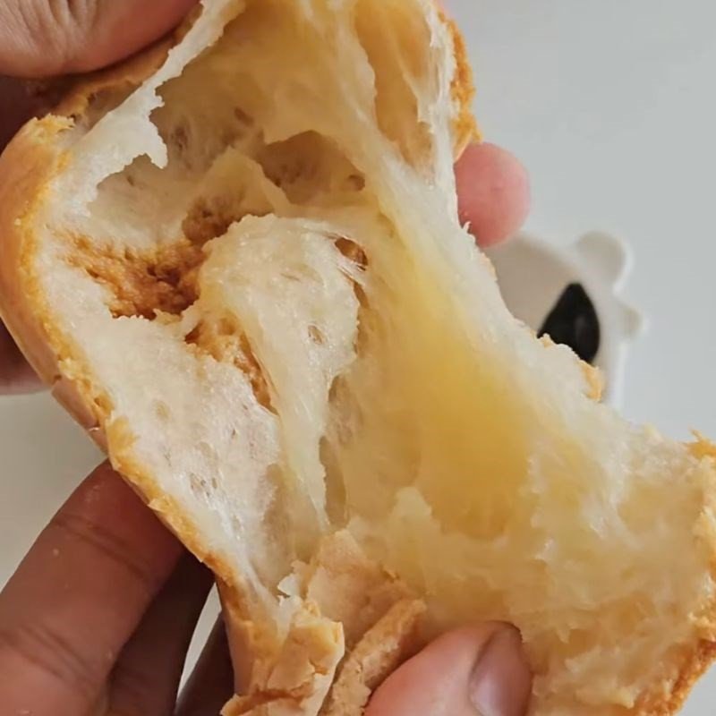 Thành phẩm bánh mì phô mai dẻo vàng ruộm, thơm lừng