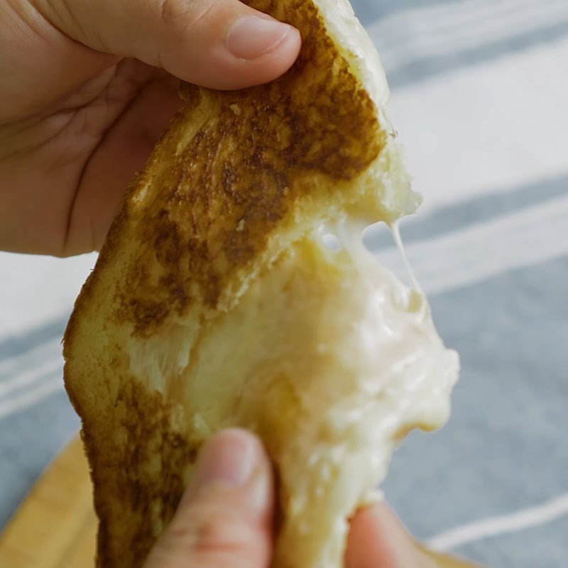 Thành phẩm bánh mì sandwich phô mai nướng giòn ngon