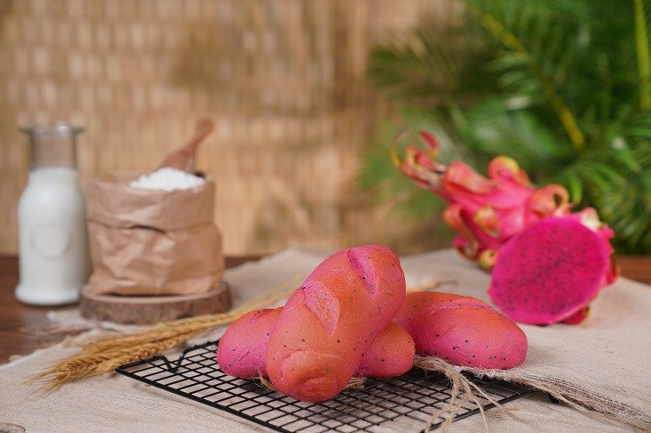 Thành phẩm bánh mì thanh long