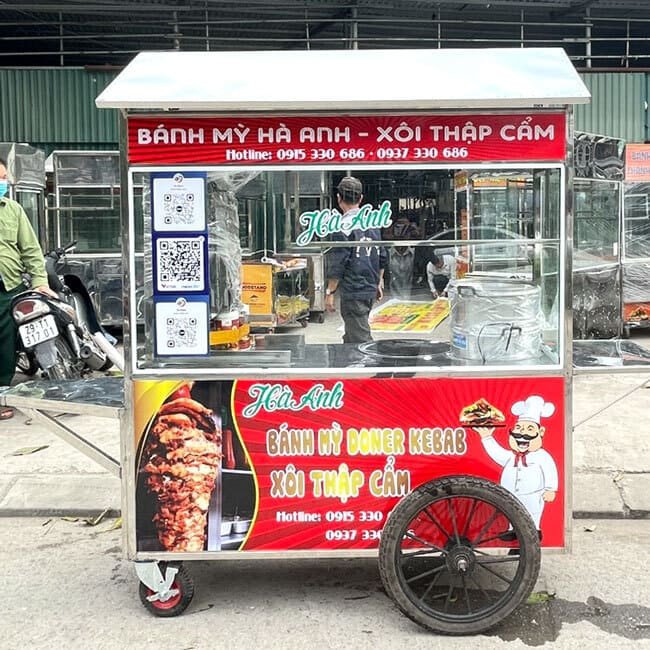 Thiết bị bán bánh mì xôi được trang bị bánh xe bò, tối ưu khả năng di chuyển linh hoạt cho người kinh doanh