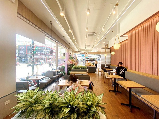 Thiết kế nội thất không gian mở tại tiệm bánh Tous les Jours Quận 7