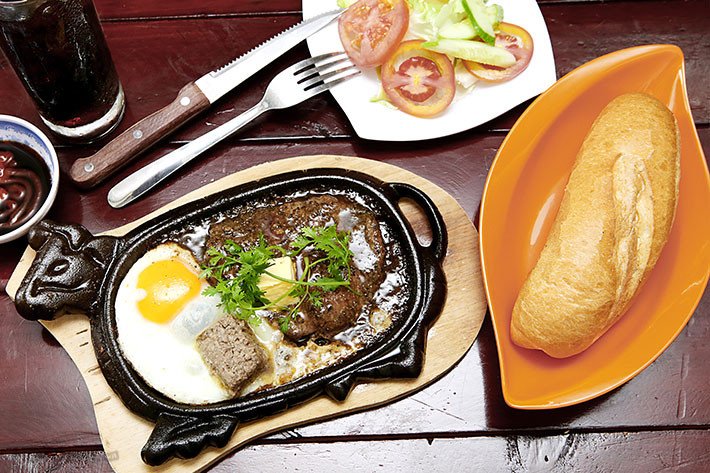 Thịt bò thăn tươi ngon chuẩn bị cho món bít tết