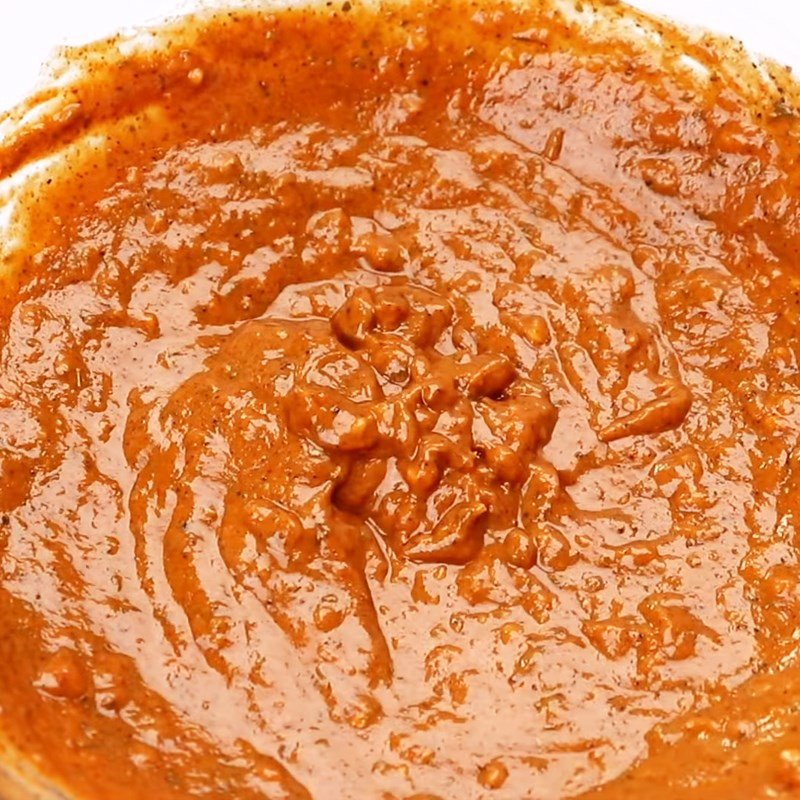 Thịt gà đã ướp gia vị để làm nhân bánh mì Thổ Nhĩ Kỳ